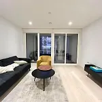 Modern Two Bed Room Flat At Elephant Castle