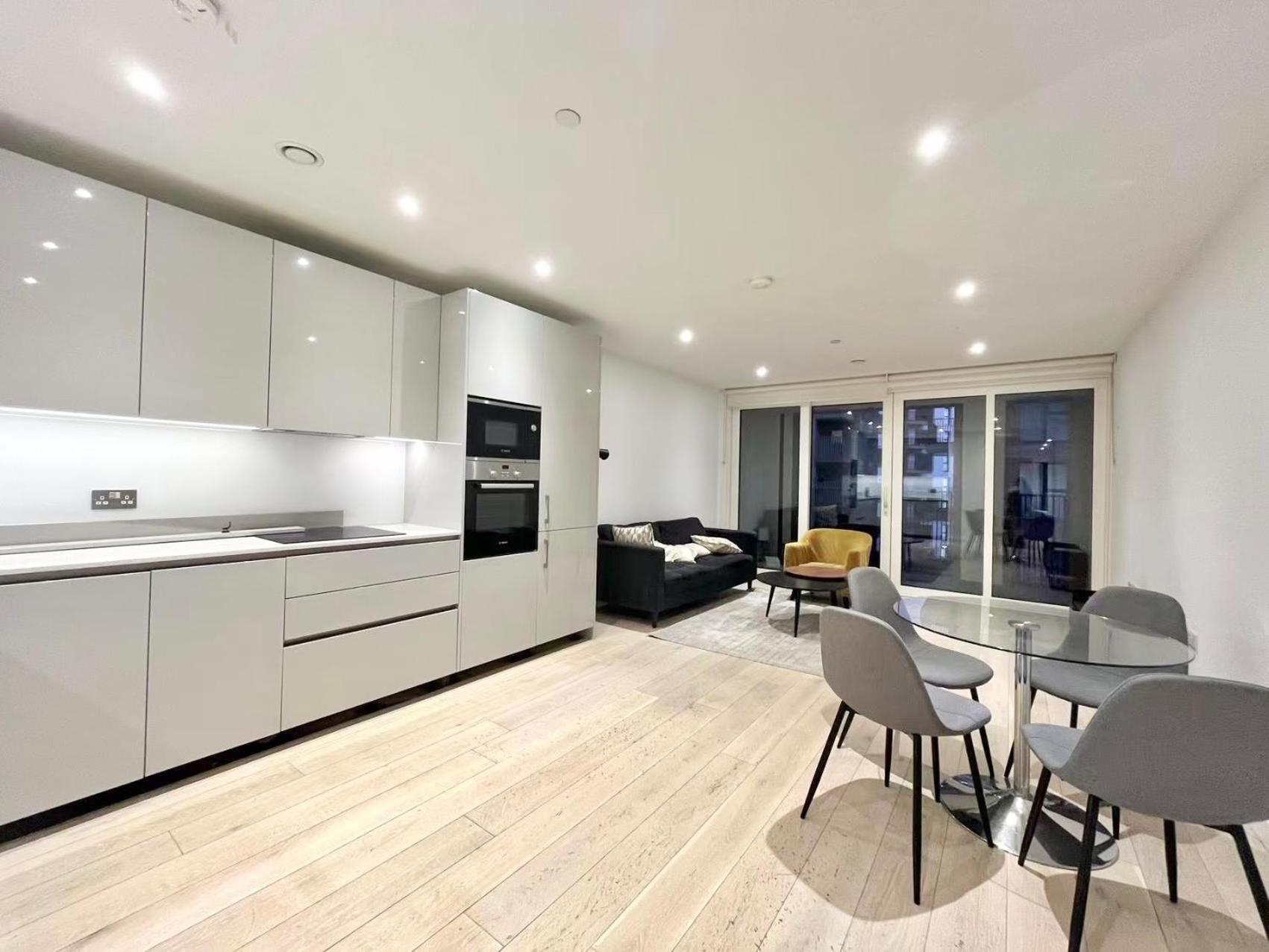 Modern Two Bed Flat At Elephant Castle * London