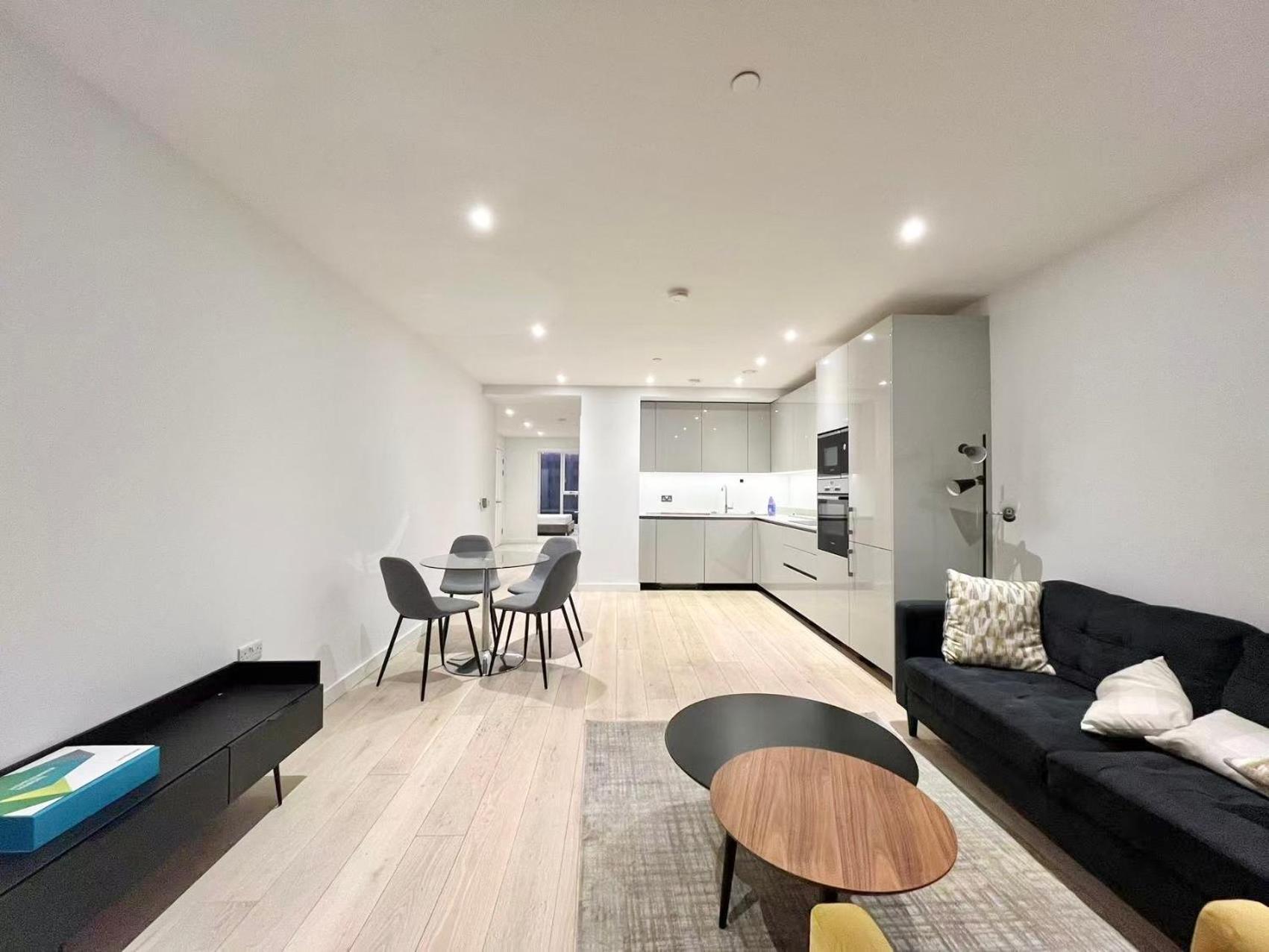Modern Two Bed Flat At Elephant Castle Apartment *
